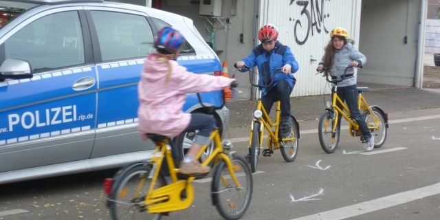 Sicher im Straßenverkehr Sicher im Straßenverkehr