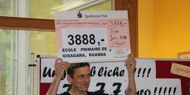 Scheck für Ruanda